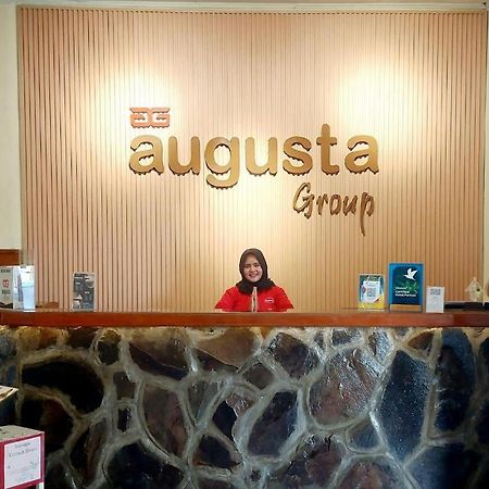 Augusta Sukabumi Hotel Extérieur photo
