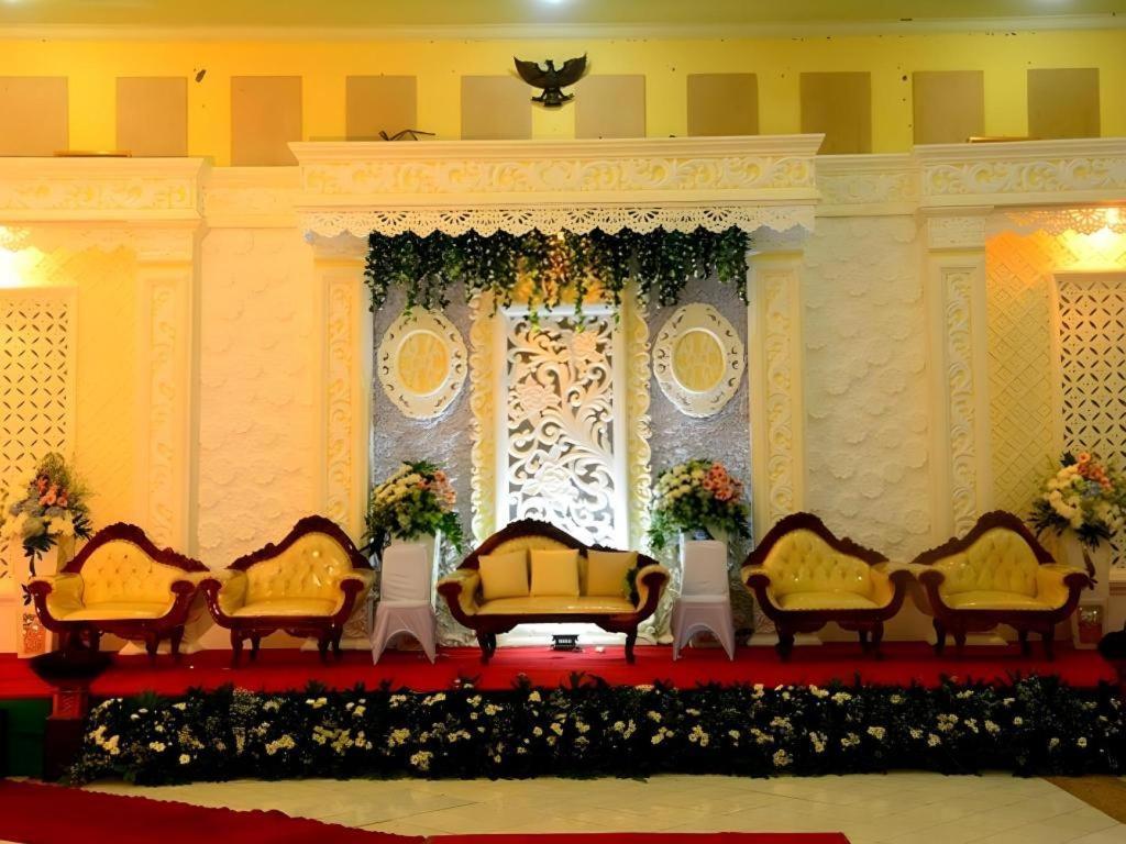 Augusta Sukabumi Hotel Extérieur photo