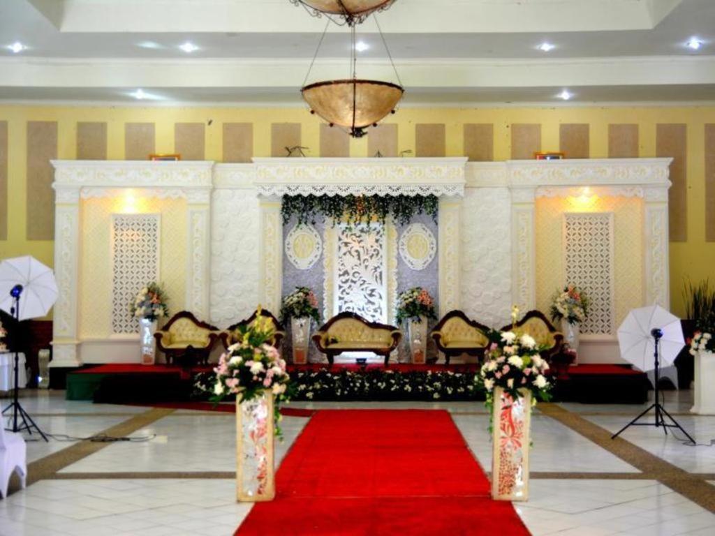 Augusta Sukabumi Hotel Extérieur photo