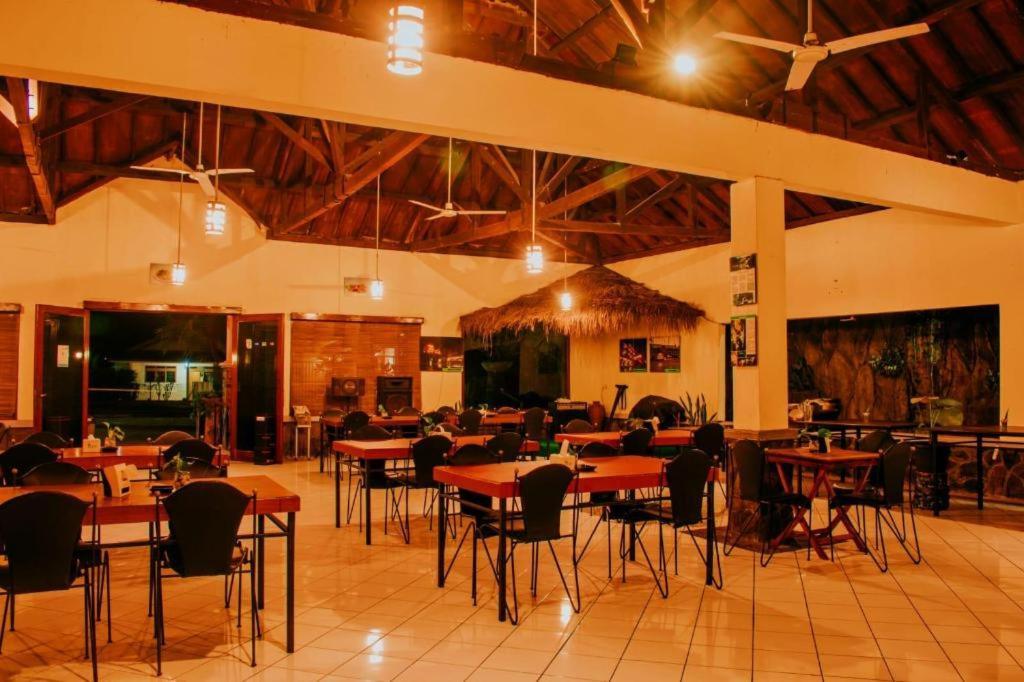 Augusta Sukabumi Hotel Extérieur photo