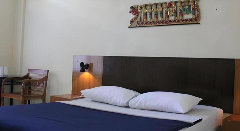 Augusta Sukabumi Hotel Extérieur photo