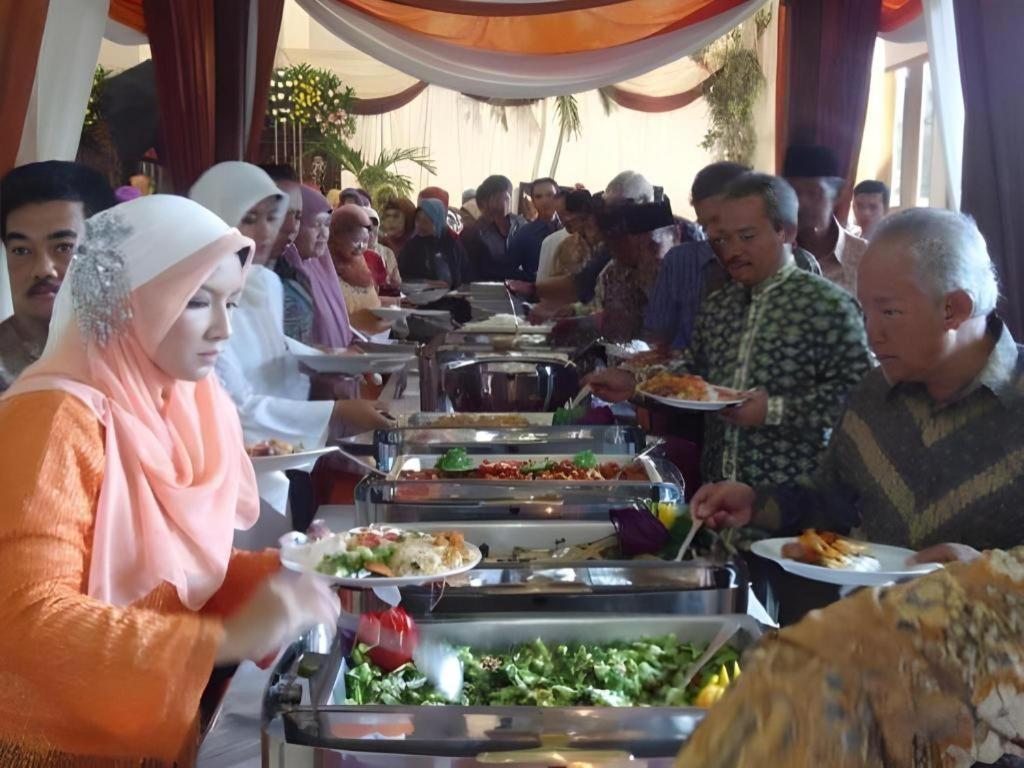 Augusta Sukabumi Hotel Extérieur photo