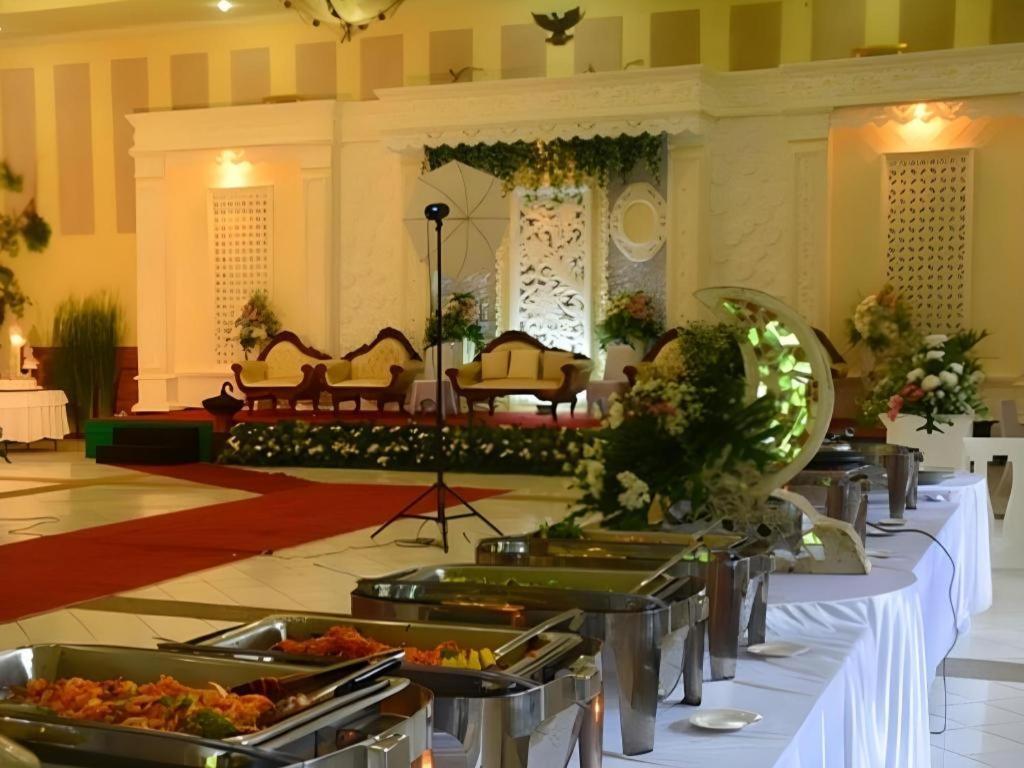 Augusta Sukabumi Hotel Extérieur photo