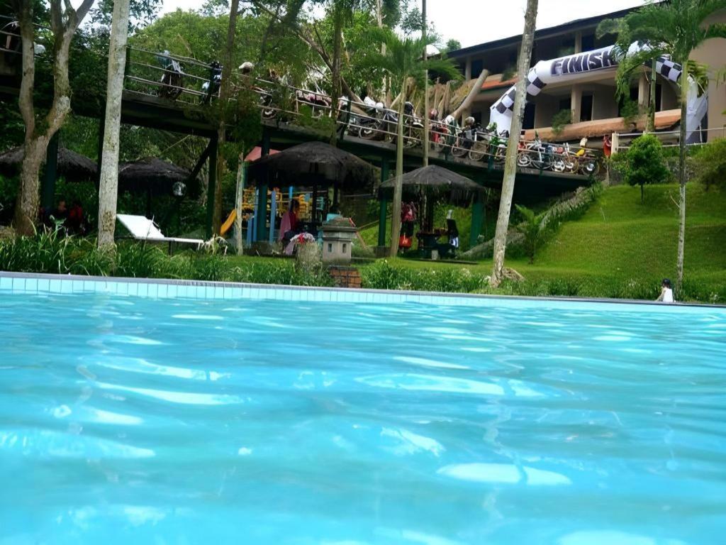 Augusta Sukabumi Hotel Extérieur photo