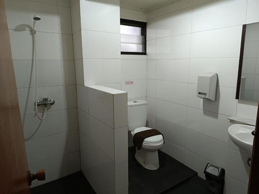 Augusta Sukabumi Hotel Extérieur photo