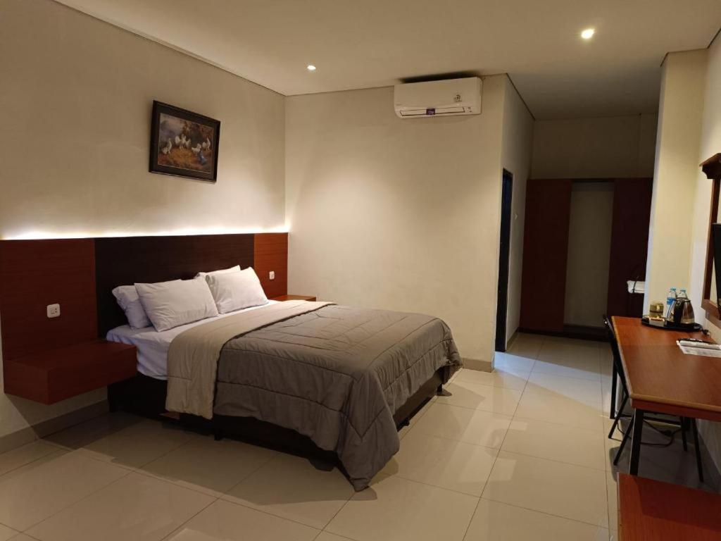 Augusta Sukabumi Hotel Extérieur photo